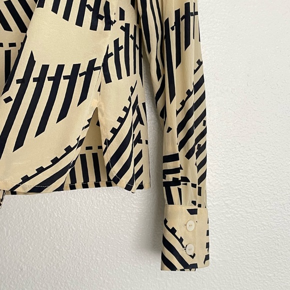 Vintage Silk Jones New York Beige Navy Blue Abstract Print Button Down Blouse - Picture 6 of 10
